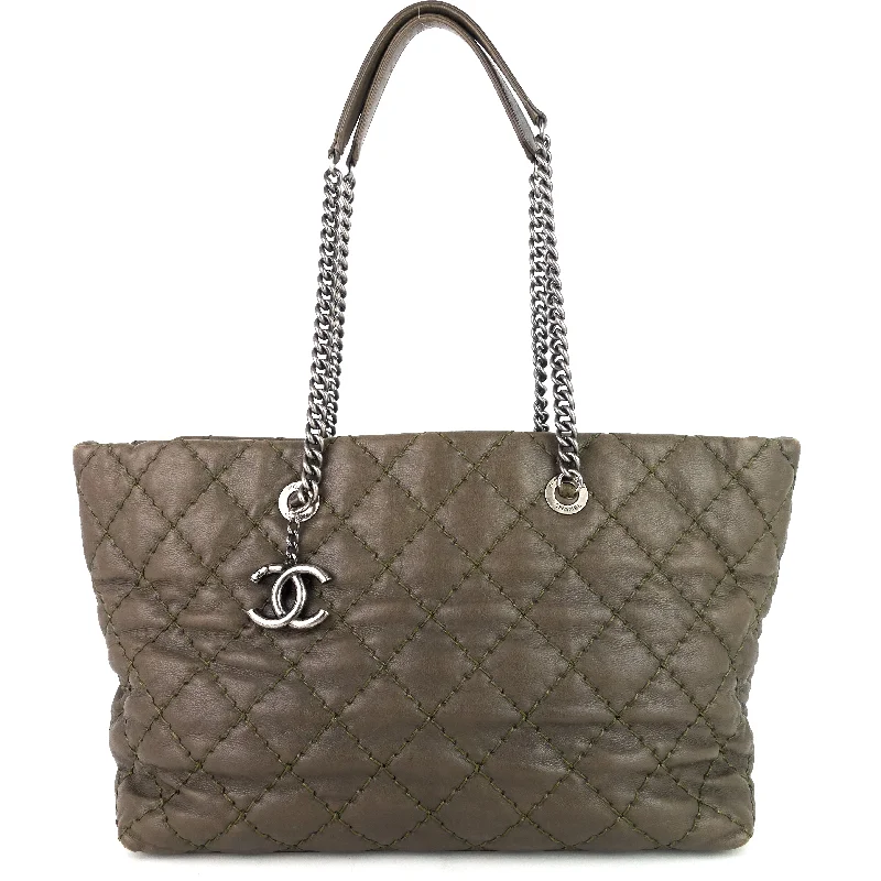 Chanel Designer Handbag with Unique DesignUltimate Stitch Calfskin Shopping Tote Bag